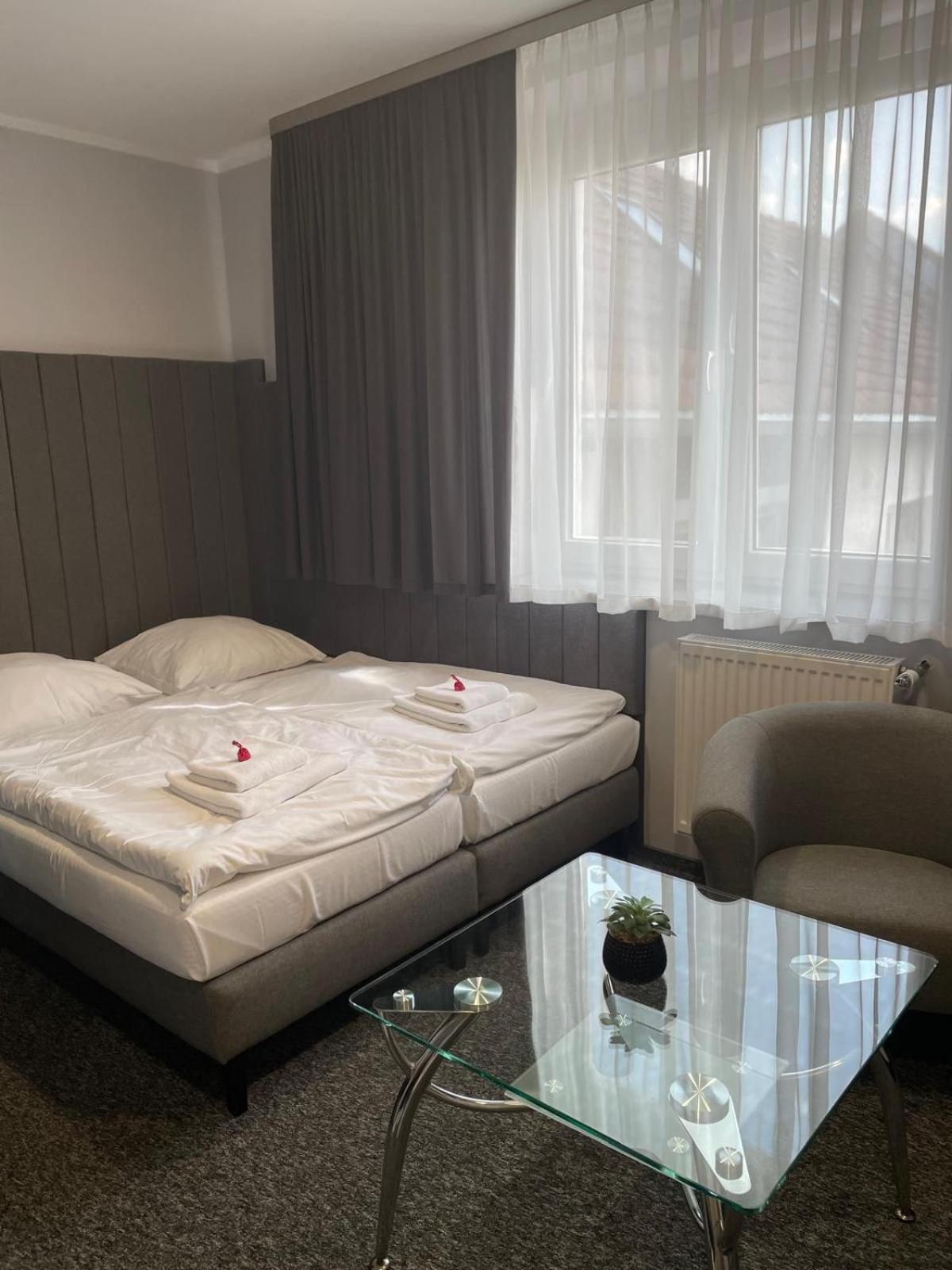 Strzelecka 1 Hotel Opole Kültér fotó
